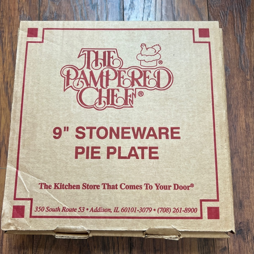 The Pampered Chef 9" Stoneware Pie Plate - Tan
